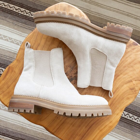 STEVE MADDEN CHELSY BEIGE CHELSEA ANKLE BOOTIES SZ 9.5 - Picture 2 of 8